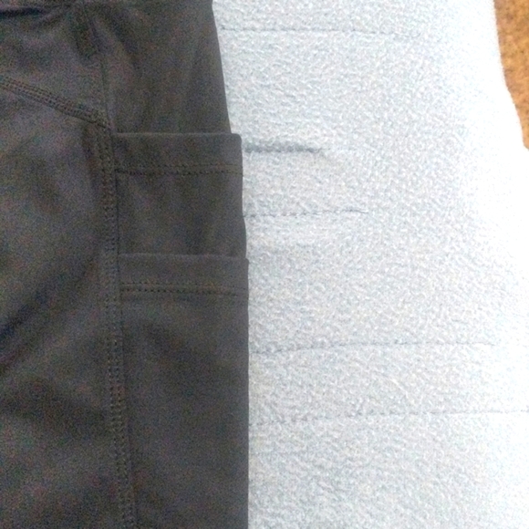 Women's Waistband Pocket Leggings - Picture 5 of 9